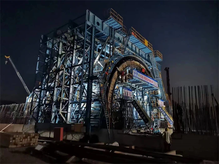 القسم الكامل ، عربات النفق المبطنة بالخرسانة