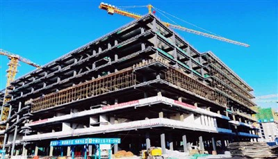 مبنى شاهق الارتفاع من الفولاذ الجاهز